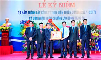 Công ty Thủy điện Tuyên Quang đón nhận Huân chương Lao động hạng Ba