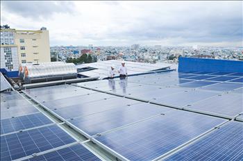 Phát triển điện mặt trời mái nhà: Khách hàng chờ giá?