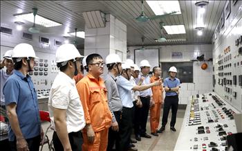 Công đoàn Điện lực Việt Nam thăm hỏi, động viên người lao động Công ty Cổ phần Nhiệt điện Ninh Bình 