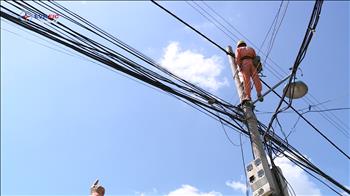 Những thợ điện "trực chiến" mùa nắng nóng