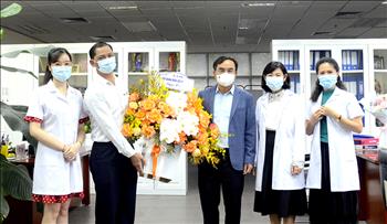 Chủ tịch HĐTV EVN Dương Quang Thành thăm và chúc mừng đội ngũ y, bác sĩ của EVN nhân Ngày Thầy thuốc Việt Nam