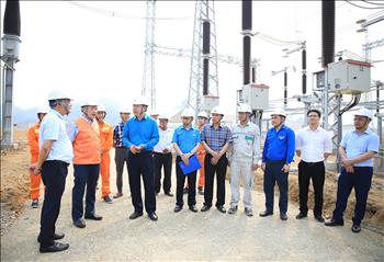 Công đoàn Điện lực Việt Nam thăm, tặng quà công nhân lao động thi công Trạm 500kV Lào Cai