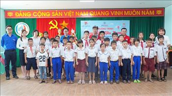 Thủy điện Quảng Trị: Mang yêu thương đến với học sinh khó khăn