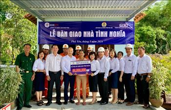 PC Phú Yên bàn giao 04 căn nhà tình nghĩa cho hộ nghèo, hộ chính sách