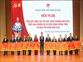 PC Yên Bái nhận Cờ thi đua xuất sắc tiêu biểu dẫn đầu phong trào thi đua yêu nước tỉnh Yên Bái năm 2023