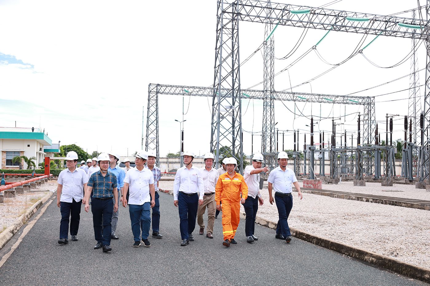 Kiểm tra vận hành các trạm biến áp 220kV, chủ động đảm bảo điện cho APEC 2027 từ sớm 17:57, 18/08/2026