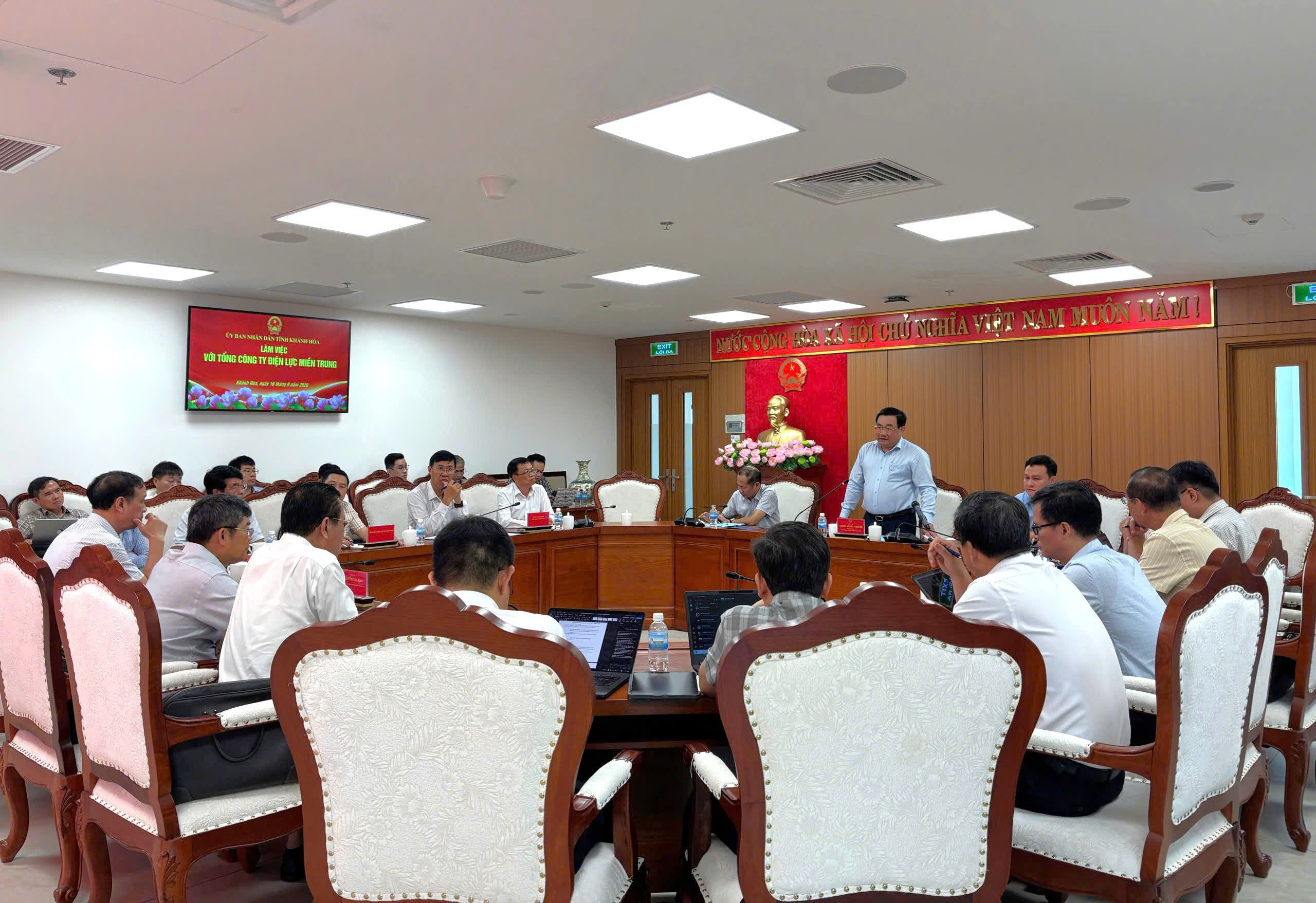 Tỉnh Khánh Hòa phối hợp EVN tháo gỡ vướng mắc, bảo đảm cung ứng điện và triển khai Quy hoạch điện VIII điều chỉnh