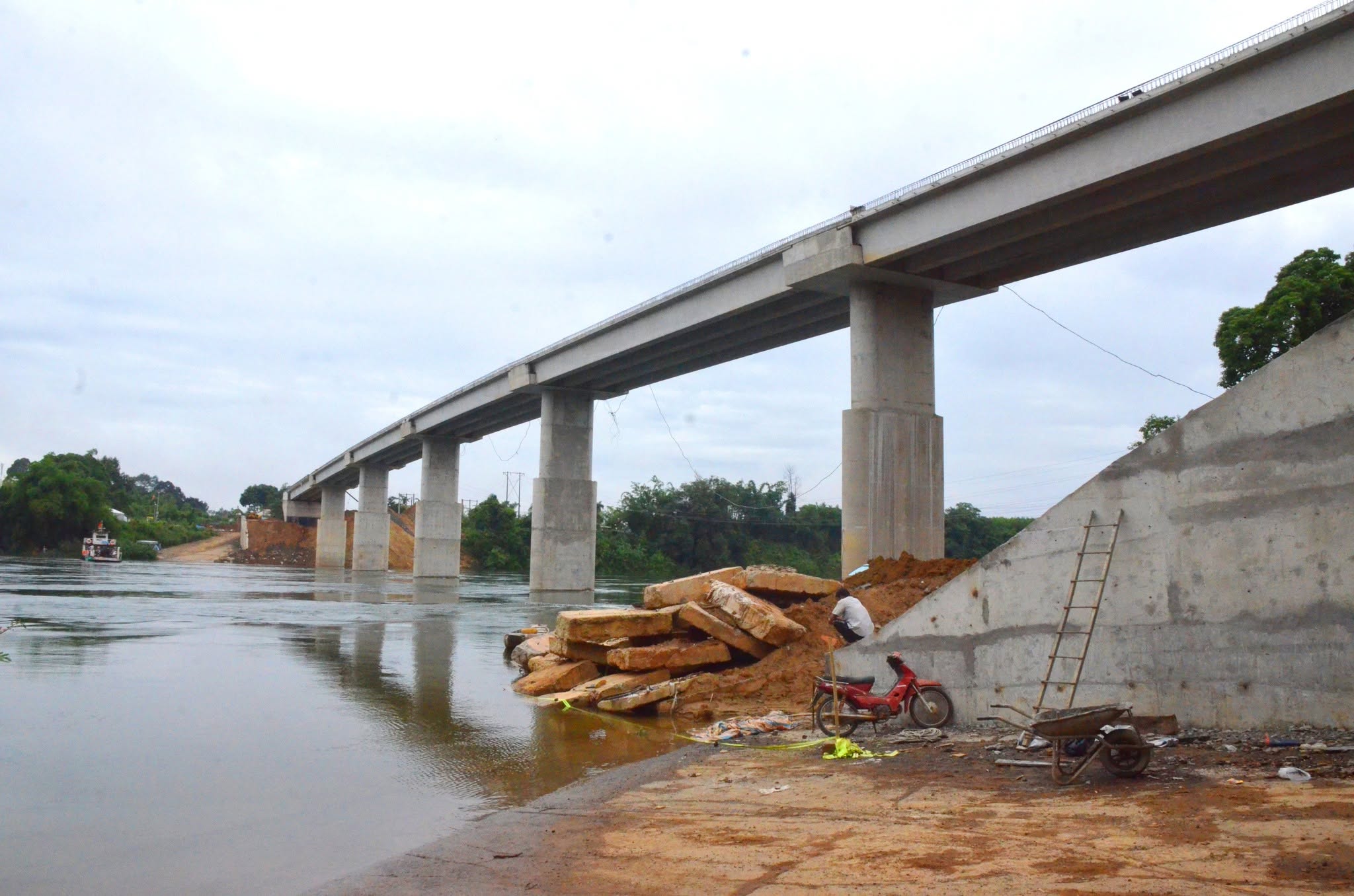 Cầu Hiếu Liêm hoàn tất các hạng mục cuối cùng, tiến gần tới mốc thông xe vào cuối tháng 6 17:14, 09/06/2026