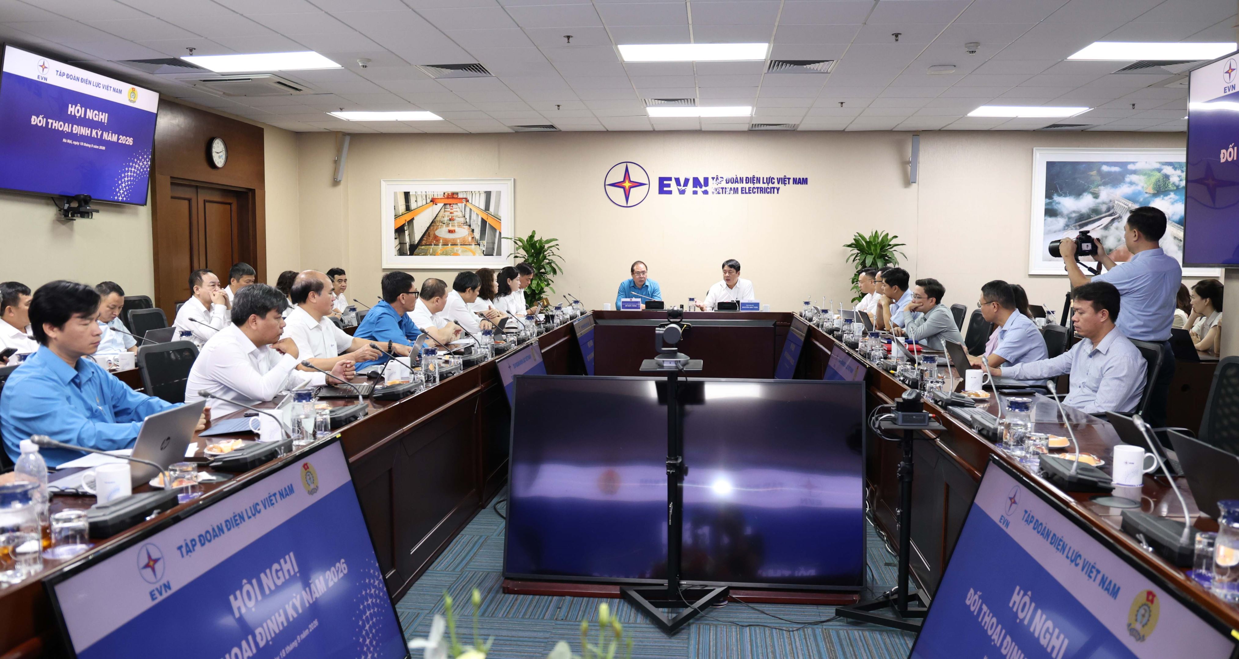EVN và Công đoàn Điện lực Việt Nam đối thoại định kỳ năm 2026