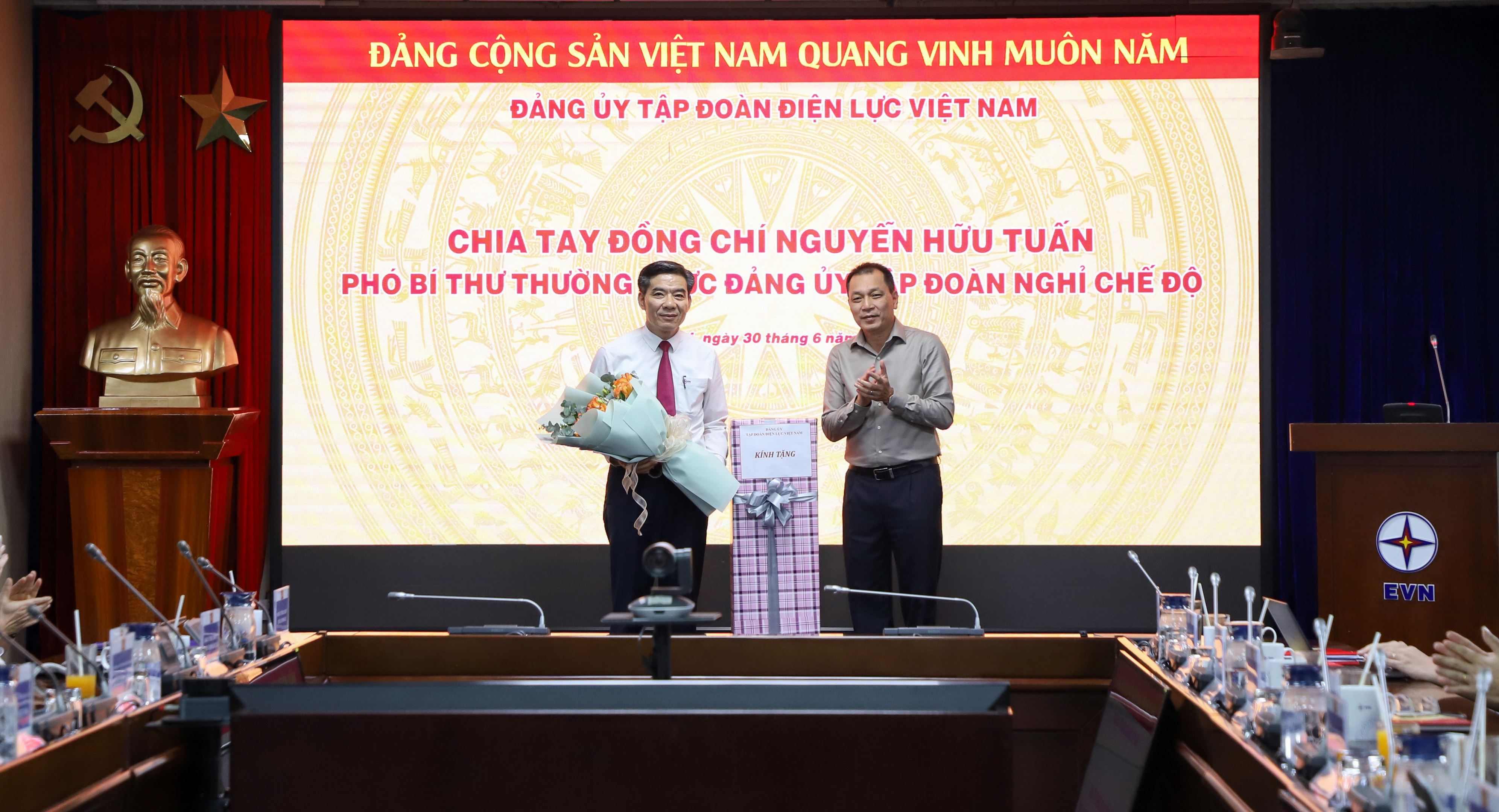 Đảng ủy EVN tổ chức gặp mặt, tri ân Phó Bí thư Thường trực Đảng ủy EVN Nguyễn Hữu Tuấn