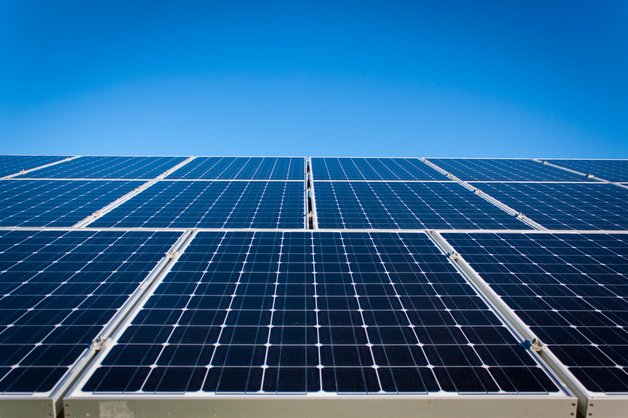 EVN tạo mọi điều kiện thuận lợi nhất để nhiều dự án điện mặt trời vào vận hành tới đây