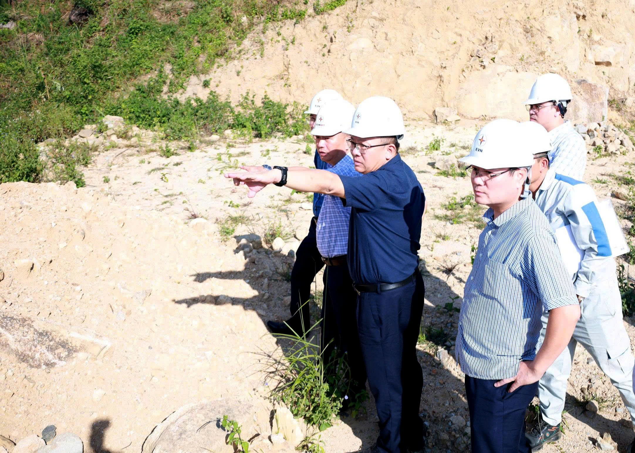 Phó Tổng giám đốc EVN Phạm Hồng Phương kiểm tra tiến độ một số dự án truyền tải điện tại Tây Bắc