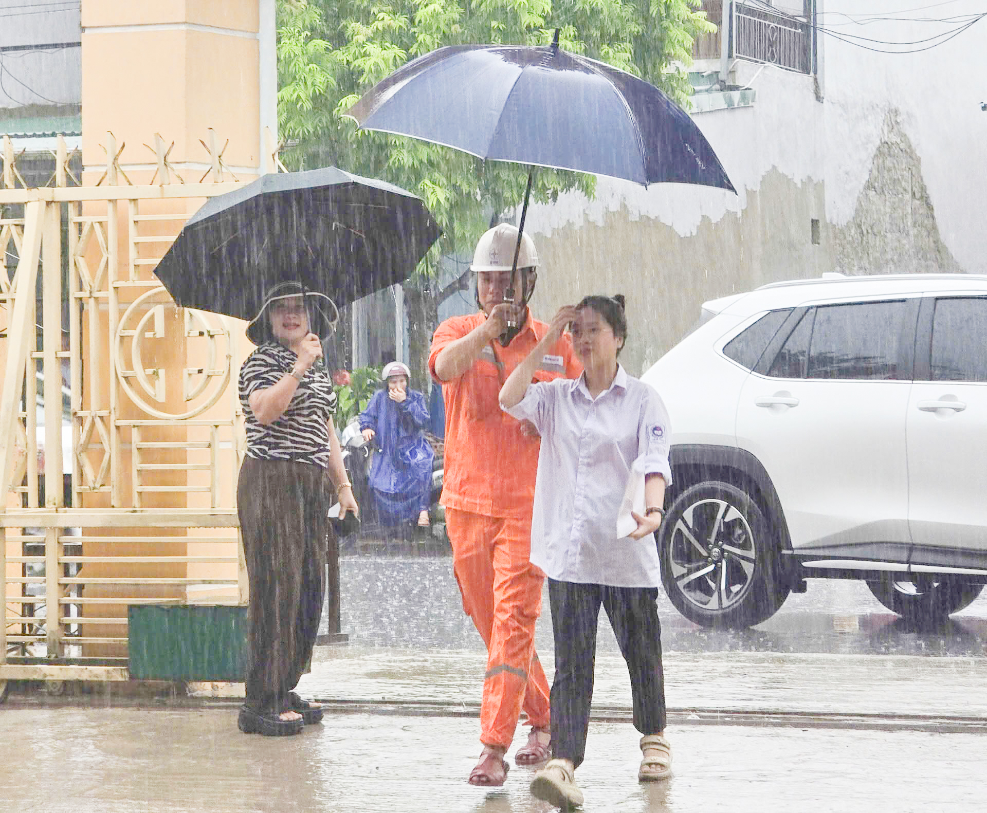 Tình nguyện viên EVN tiếp sức Kỳ thi tốt nghiệp THPT 2026