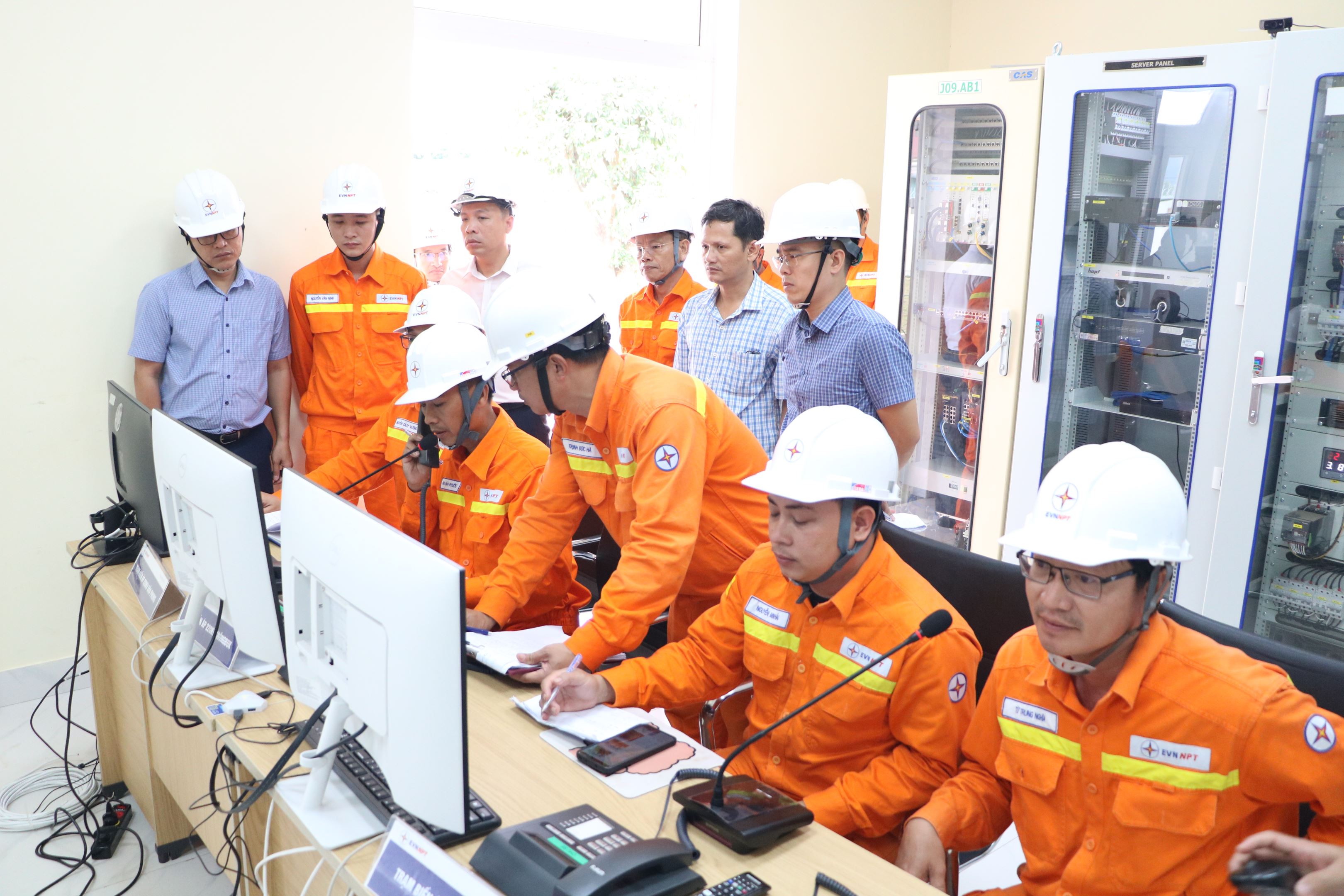 Một ngày "thử lửa" của lực lượng truyền tải điện PTC3 09:31, 06/07/2026
