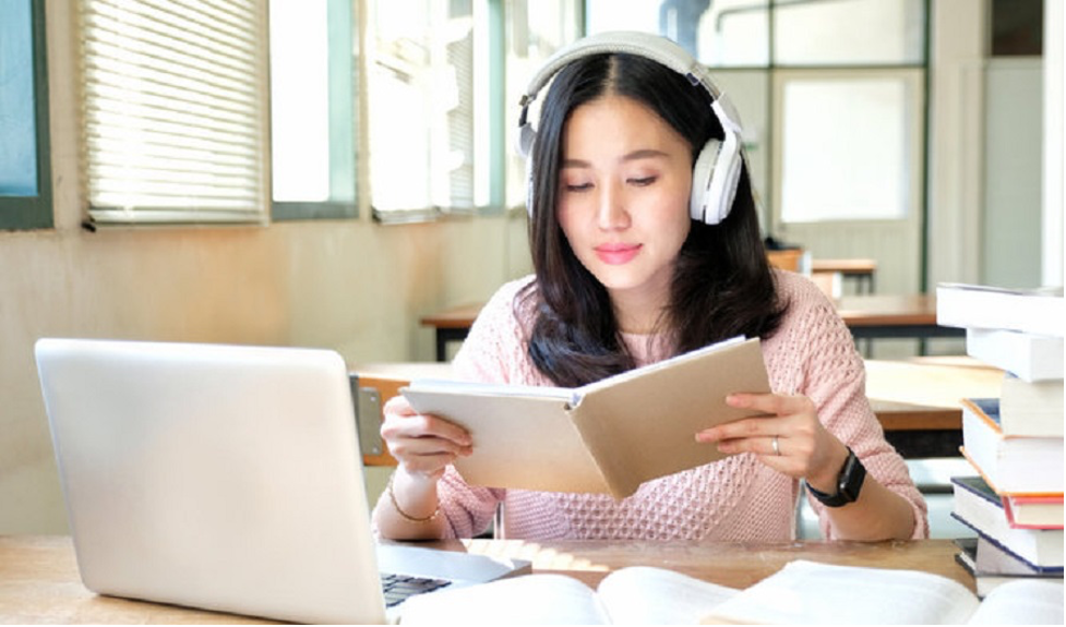 Khi nào nên nghe nhạc để tập trung làm việc hơn?